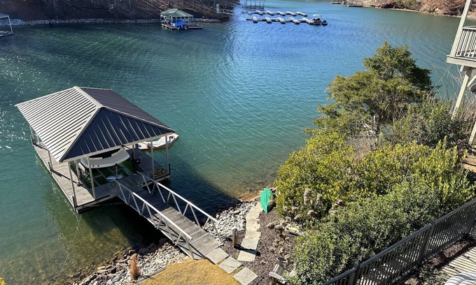 Seneca Casa | Bisquini Point at Lake Keowee