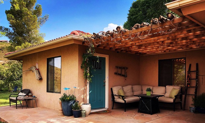 Clarkdale Casa | Bitter Creek Villa Suite - Hilltop Oasis—hot tub & free kayaking