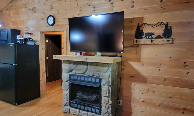 Hico Cabina | Black Bear Cabin, private and secluded!