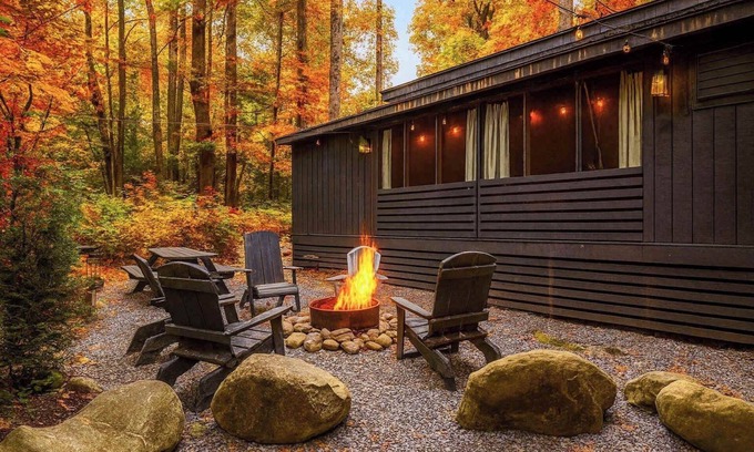 Rocky Grove Cabina | Black Bear Lodge - Fire Pit - Hot Tub