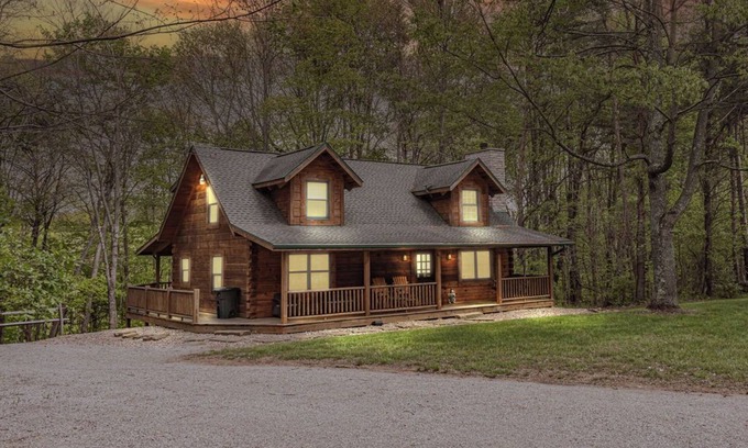 Rockbridge Cabina | Black Bear Hideaway-Lodge-Baño Privado-Vista al bosque
