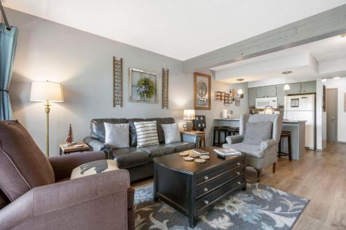 Notch Estates Casa | Black Bear Lodge - 1 Mile from Silver Dollar City