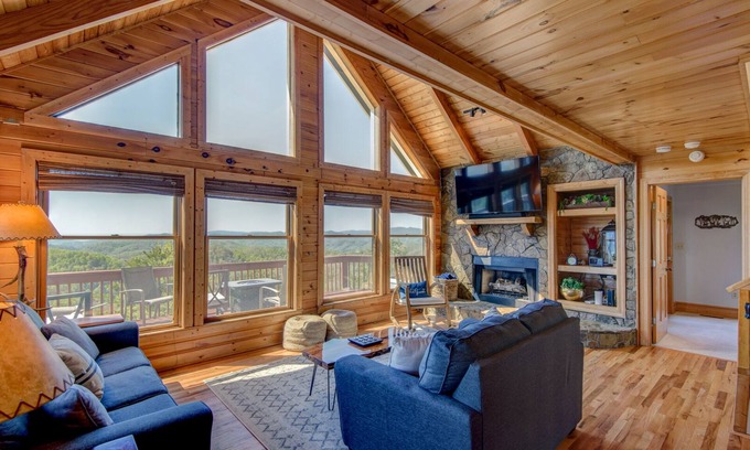 Boone Casa | Black Bear Ridge - Pet friendly, stunning views in gated community!