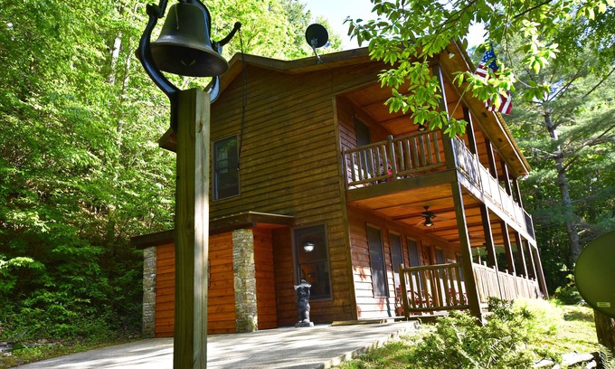 Hiawassee Casa | Black Bell Cabin - Fireplace - Mountain Top View - High Speed Internet