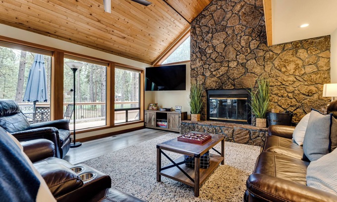 Black Butte Ranch Casa | Black Butte Ranch-GM on 7th Hole. Major Upgrades! Ranch Favorite!!