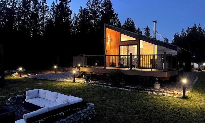 Marion Casa | Black Cabin Retreat, Black Cabin in Northwest Montana
