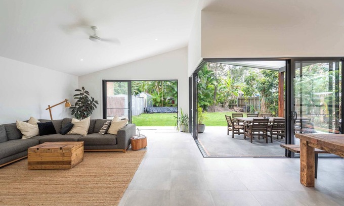Wooloweyah Casa | Black Cockatoo - Oceanstays - Pet Friendly