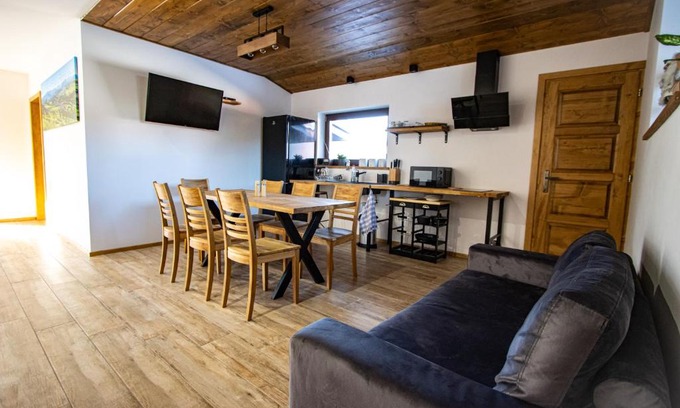 Czarna Gora Casa | Black Deer