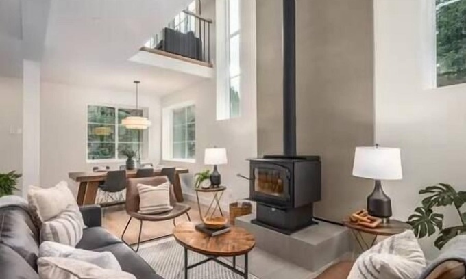 Hemlock Valley Casa | Black Diamond Cabin | Private Hot Tub Wood Fireplace BBQ