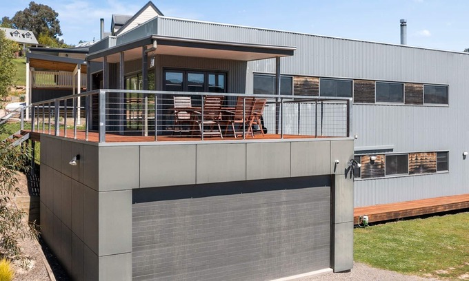 Merrijig Casa | Black Diamond - Merrijig - Sleeps 14