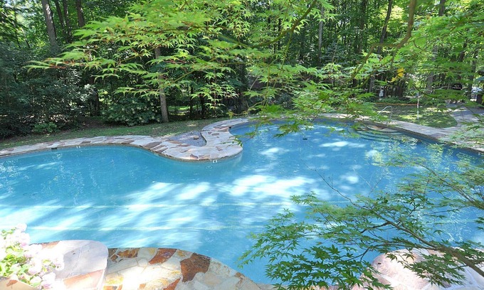 Berkeley Springs Cabina | Black Forest - 5 Bedroom Escape