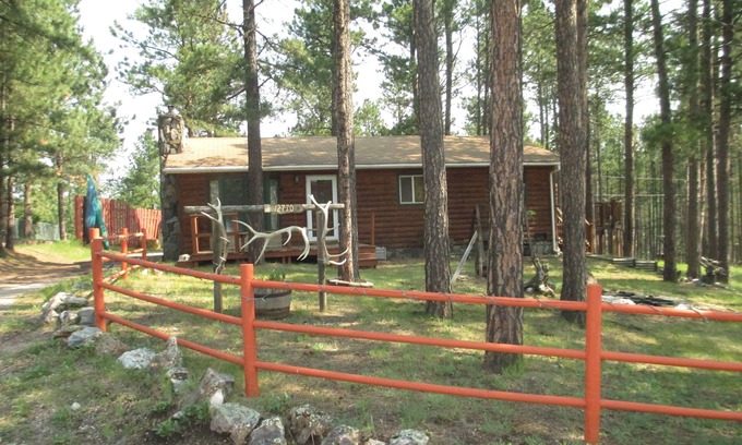Rapid City Cabina | Black Hills Cabin centrally located near Pactola Lake.