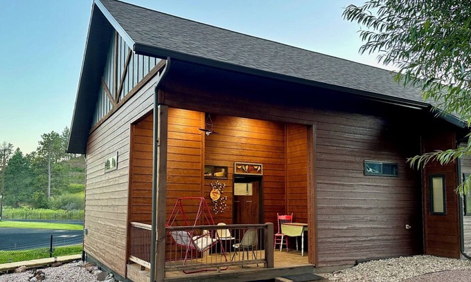 Hill City Cabina | Black Hills Home Cabins—ELOOSIVE MOOSE—in Hill City, near Lake, Mickelson Trail!