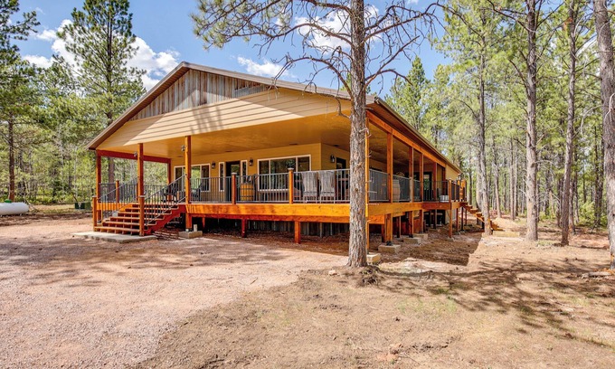 Newcastle Casa | Black Hills Vacation Lodge: New Home! Just Opened!