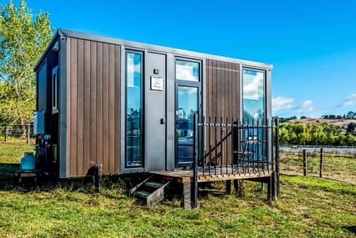 Waitoki Casa | Black Horse Cabin 1 by Tiny Away