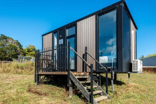 Waitoki Casa | Black Horse Cabin 2 by Tiny Away