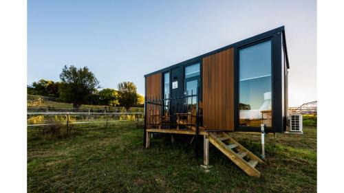 Waitoki Casa | Black Horse Cabin 4 by Tiny Away