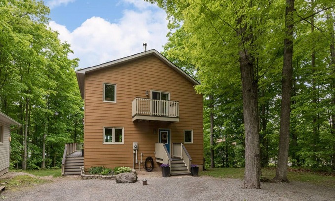 Tay Valley Cabaña | Black Lake Cottage w/ Hot Tub and Sauna