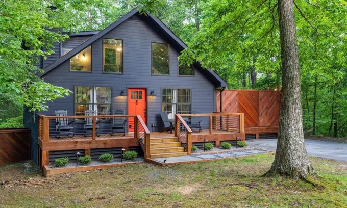 Eagle Mountain Casa | Black Lodge - Mountain Home w/ Hot Tub & Fire Pit