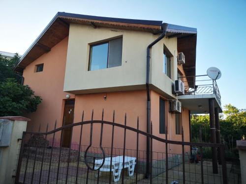 Chernomorets Casa | Black Pearl