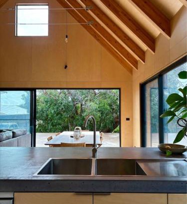 Port Campbell Casa | Black Pearl - NEW Minimal Style Scandi Beach House