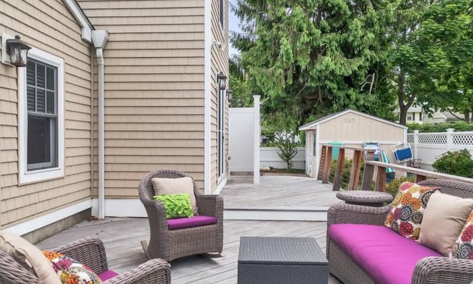 Niantic Casa | Black Point Retreat - Entertain & Enjoy the Beach!