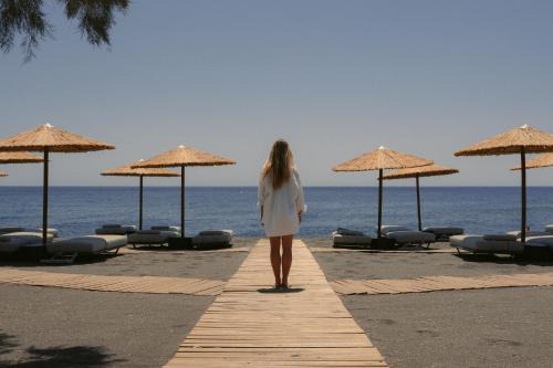 Perissa Hotel | Black Rose Beach Suites