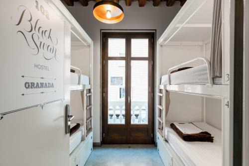 Centro - Sagrario Hostal | Black Swan Hostel Granada