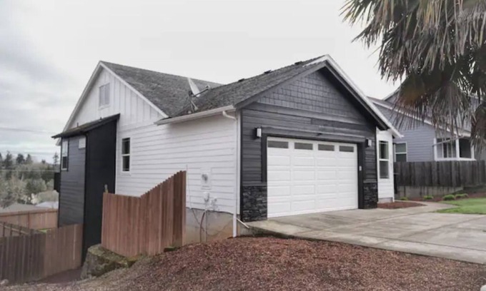 West Salem Casa | Black & White Hills ⛰ (LV)