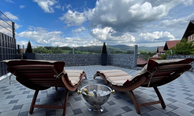 Gotteszell Apartamento | Black&White luxury apartment with sauna and sunny terrace
