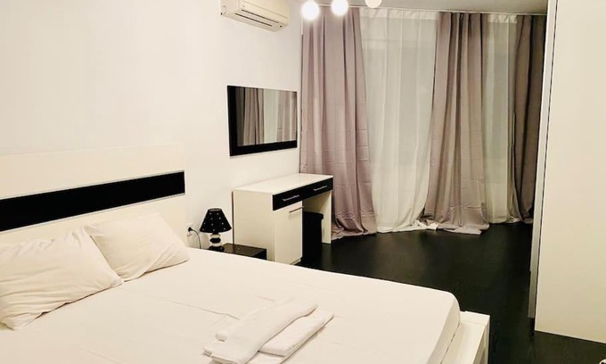 Studentski Grad Apartamento | Black & White Style Apartment in a Great Location!