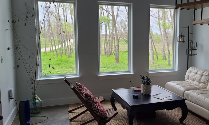 Waco Apartamento | Black Willow Place, a modern country hideaway