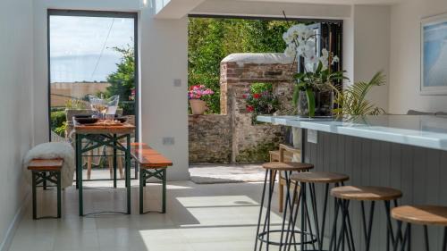 Malborough Casa | Blackberry Cottage - Newly renovated cosy cottage