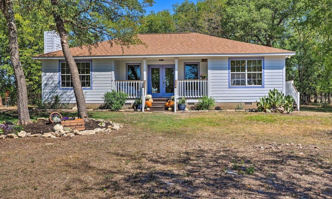 Salado Cabaña | 'Blackberry Roost' Home ~ 4 Mi to Downtown Salado