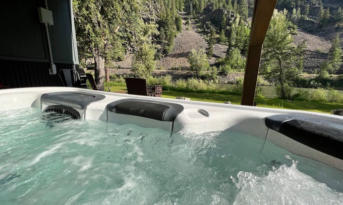 Missoula Casa | Blackfoot Riverfront Fishing Access & Mountain View. Hot Tub. Near Kettlehouse