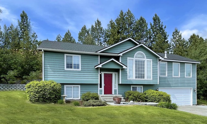Spokane Casa | Blackhawk 5BD Home: Hot Tub, Arcade, near Whitworth & Green Bluff