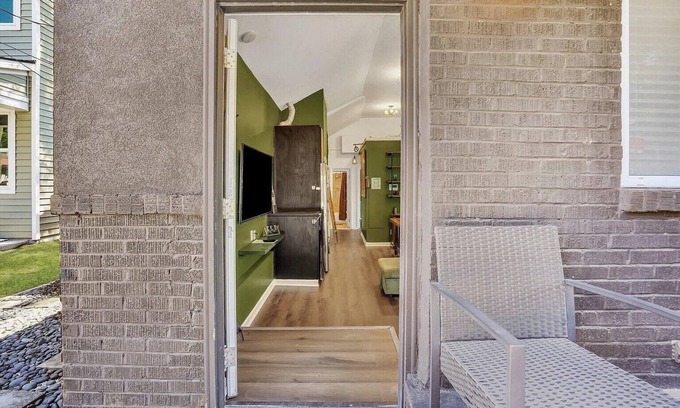 North Charleston Apartamento | Blackstone Retreat -Sophisticatedly Vibrant 2 Bedroom House in North Charleston