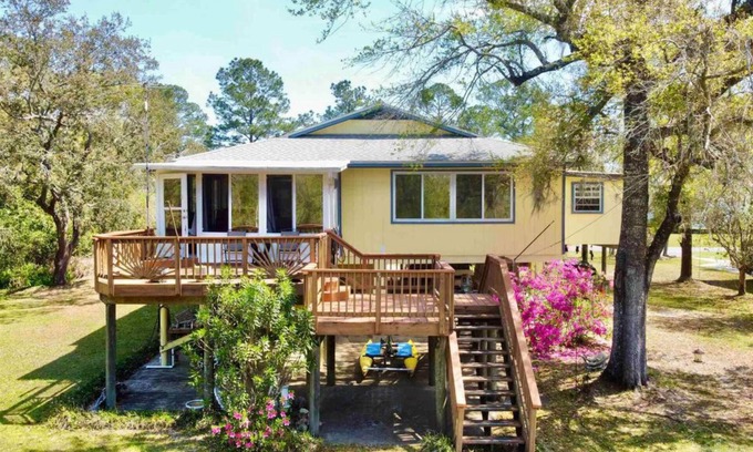 Milton Casa | Waterside 3 Bedroom Home with Boat Slip