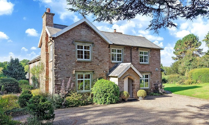 Hay-on-Wye Cabaña | Blackway House - sleeps 20 guests in 7 bedrooms