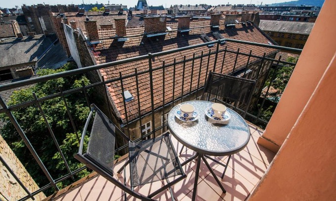 Nepszinhaz negyed Apartamento | Blaha Nice View Apartment