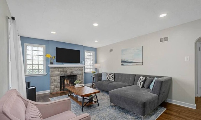 St. Louis Casa | Blair's Big Field House - Long Stays Welcome