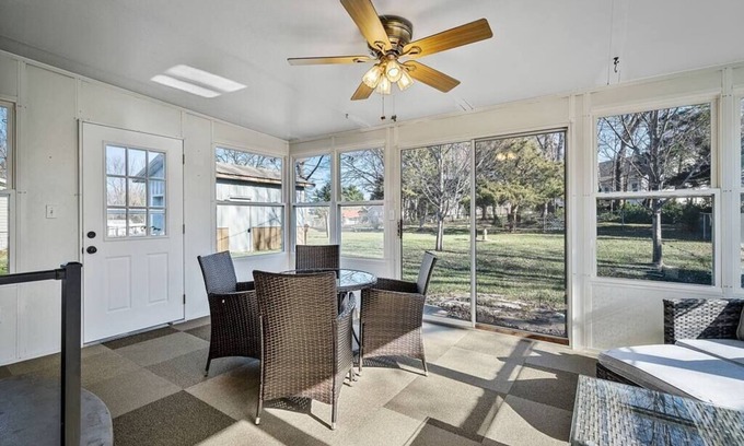 Wentzville Casa | Blair's House in Wentzville - Hot Tub - Game Room