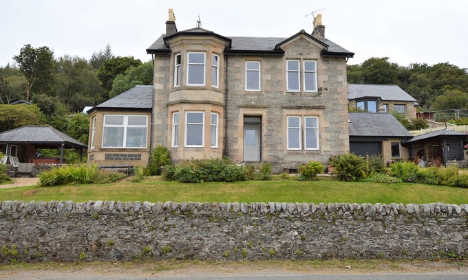 Tighnabruaich Casa | Blairbank House, waterfront, picturesque coastal village