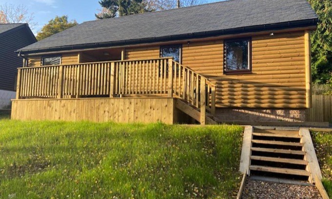 Murthly Casa | Blairgowrie Luxury 3 Bed Lodge with Hot Tub
