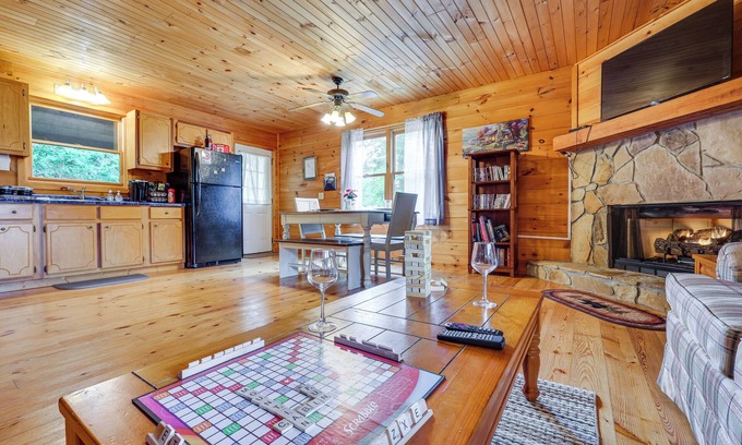 Blairsville Cabina | Blairsville Cabin w/ Fire Pit & Grill!