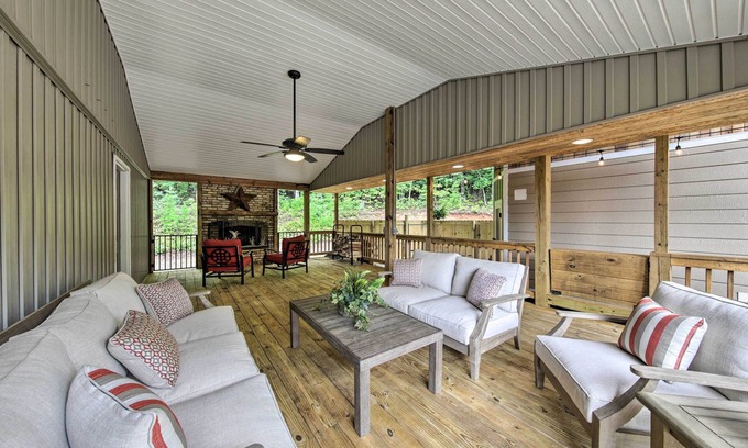 Blairsville Casa | Blairsville Tiny Home w/ Covered Furnished Deck!