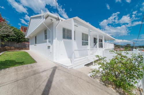 Crescent Head Casa | Blanc Whole House