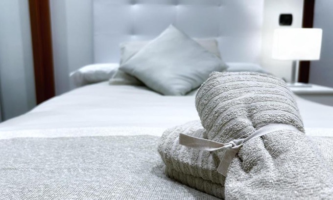Deustuko San Pedro-Erribera Apartamento | Blas de Otero, Vivienda Turística Reformada con Wifi