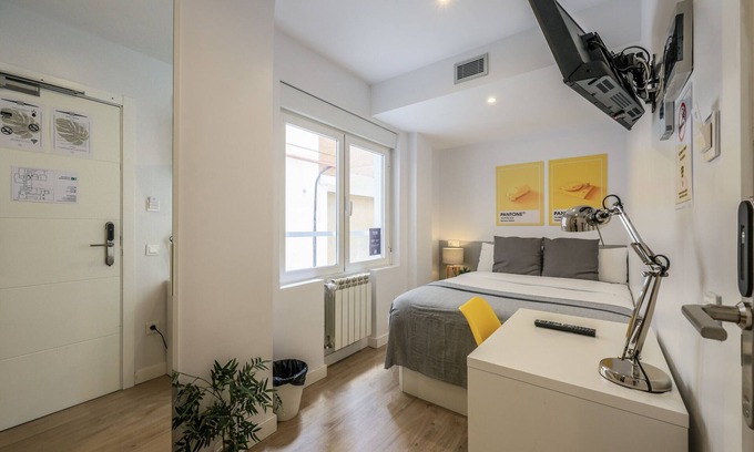 Gaztambide Cama Y Desayuno | Espectacular habitación doble con gimnasio B106
