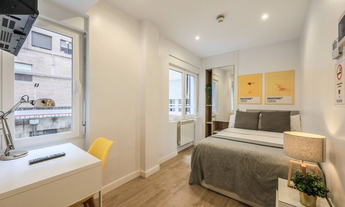 Gaztambide Cama Y Desayuno | Espectacular habitación doble con gimnasio B103